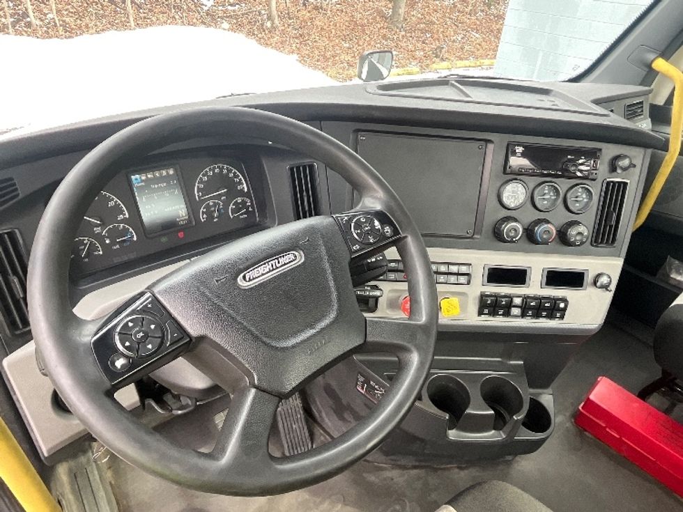 Day Cab Tractor-Heavy Duty Tractors-Freightliner-2019-T12664ST-Hazleton-PA-640,420\n\t\tmiles-$ 31,750 - Image 10