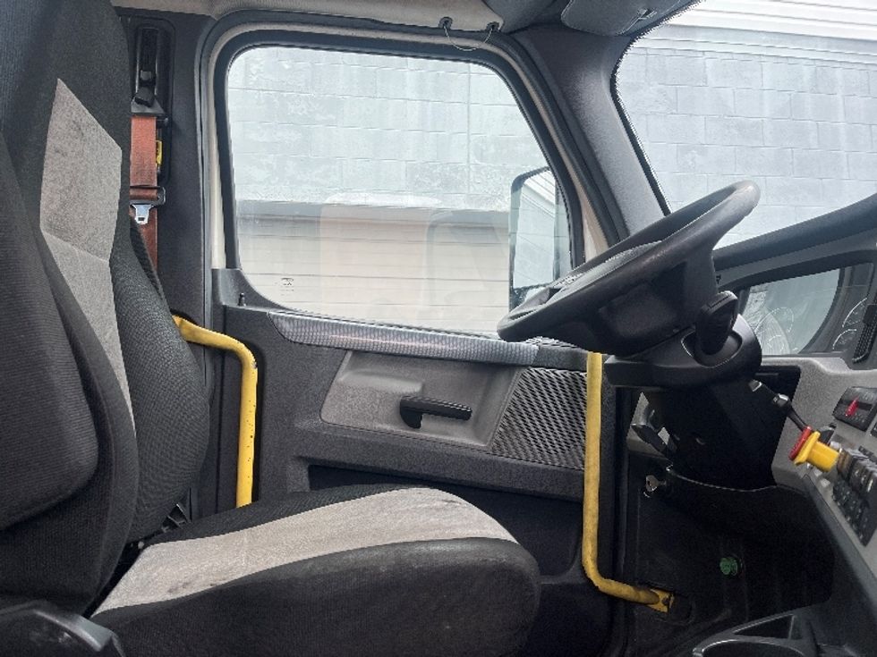 Day Cab Tractor-Heavy Duty Tractors-Freightliner-2019-T12664ST-Hazleton-PA-640,420\n\t\tmiles-$ 31,750 - Image 13