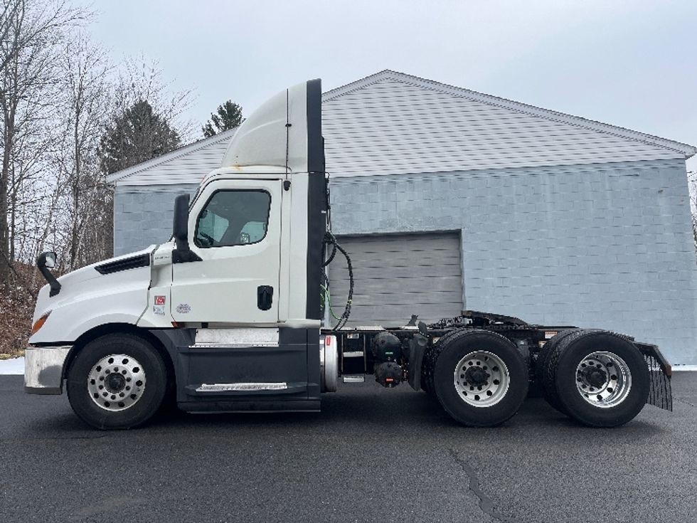 Day Cab Tractor-Heavy Duty Tractors-Freightliner-2019-T12664ST-Hazleton-PA-640,420\n\t\tmiles-$ 31,750 - Image 4