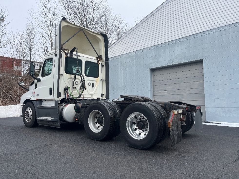 Day Cab Tractor-Heavy Duty Tractors-Freightliner-2019-T12664ST-Hazleton-PA-640,420\n\t\tmiles-$ 31,750 - Image 5