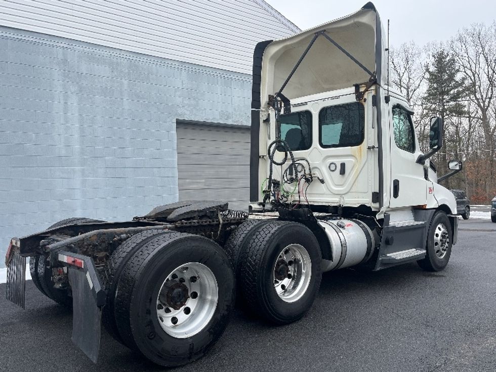 Day Cab Tractor-Heavy Duty Tractors-Freightliner-2019-T12664ST-Hazleton-PA-640,420\n\t\tmiles-$ 31,750 - Image 7