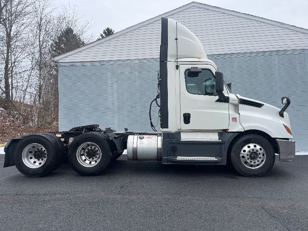 Day Cab Tractor-Heavy Duty Tractors-Freightliner-2019-T12664ST-Hazleton-PA-640,420\n\t\tmiles-$ 31,750 - Image 8