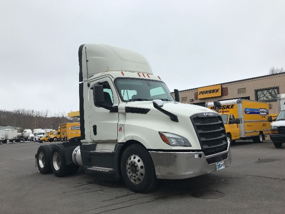 Day Cab Tractor-Heavy Duty Tractors-Freightliner-2019-T12664ST-Hazleton-PA-649,257\n\t\tmiles-$ 30,250 - Image 1