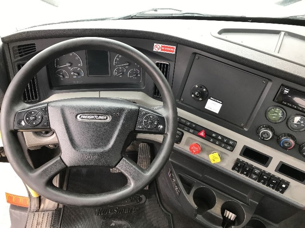 Day Cab Tractor-Heavy Duty Tractors-Freightliner-2019-T12664ST-Hazleton-PA-649,257\n\t\tmiles-$ 30,250 - Image 11