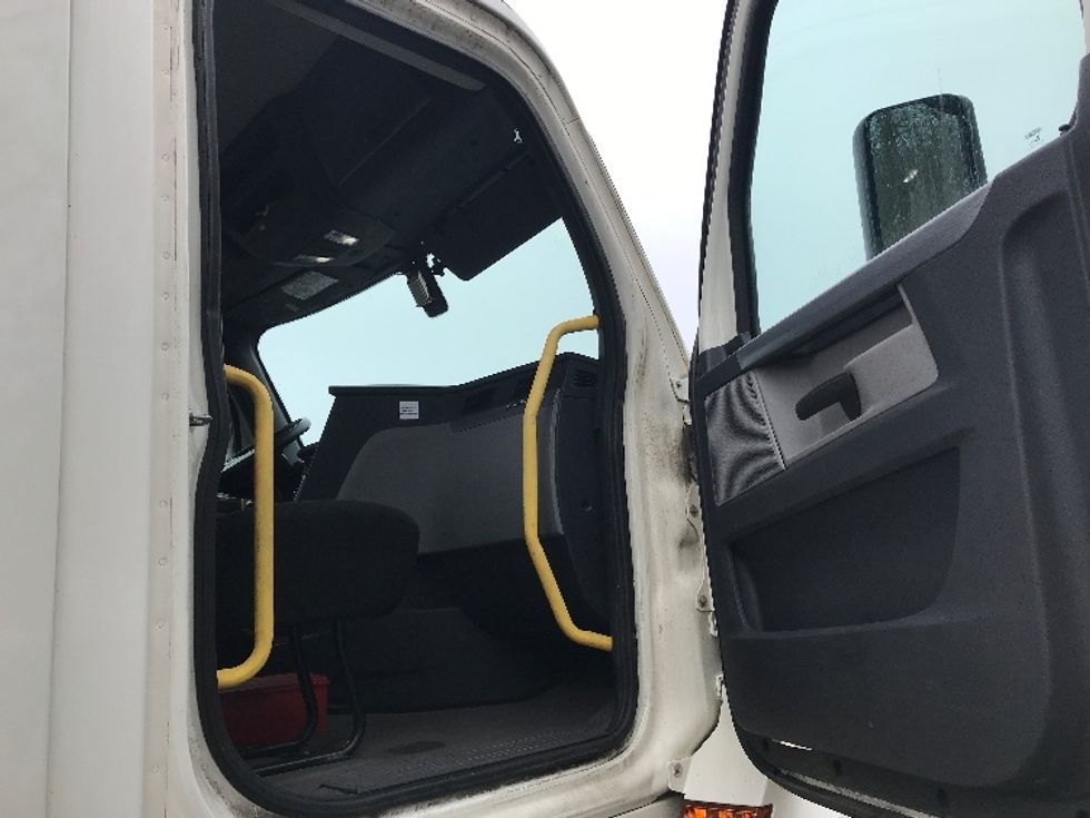 Day Cab Tractor-Heavy Duty Tractors-Freightliner-2019-T12664ST-Hazleton-PA-649,257\n\t\tmiles-$ 30,250 - Image 12