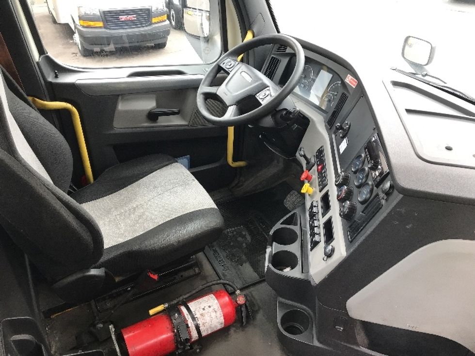 Day Cab Tractor-Heavy Duty Tractors-Freightliner-2019-T12664ST-Hazleton-PA-649,257\n\t\tmiles-$ 30,250 - Image 14