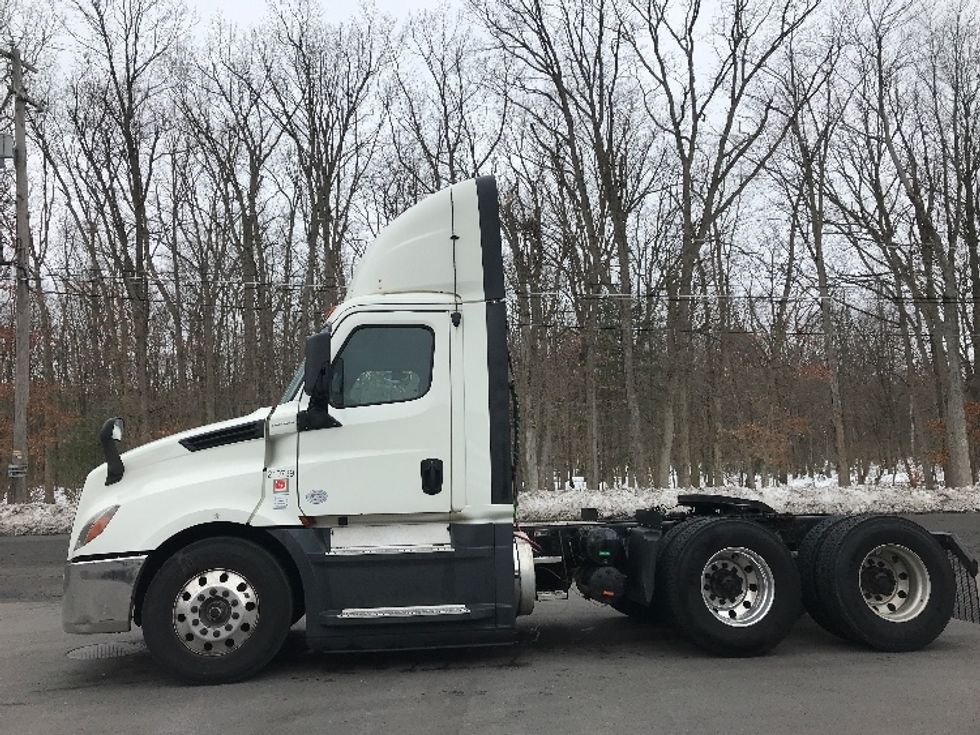 Day Cab Tractor-Heavy Duty Tractors-Freightliner-2019-T12664ST-Hazleton-PA-649,257\n\t\tmiles-$ 30,250 - Image 4
