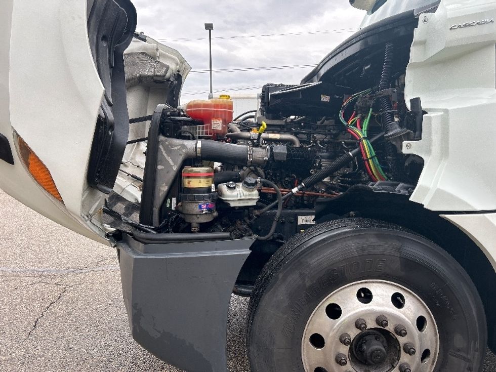 Day Cab Tractor-Heavy Duty Tractors-Freightliner-2019-T12664ST-Holland-MI-460,603\n\t\tmiles-$ 45,750 - Image 16