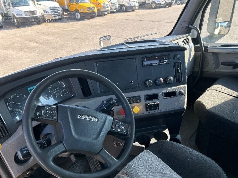 Day Cab Tractor-Heavy Duty Tractors-Freightliner-2019-T12664ST-Holland-MI-519,885\n\t\tmiles-$ 37,000 - Image 10