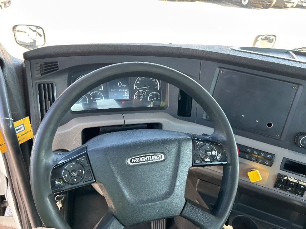 Day Cab Tractor-Heavy Duty Tractors-Freightliner-2019-T12664ST-Holland-MI-519,885\n\t\tmiles-$ 37,000 - Image 11