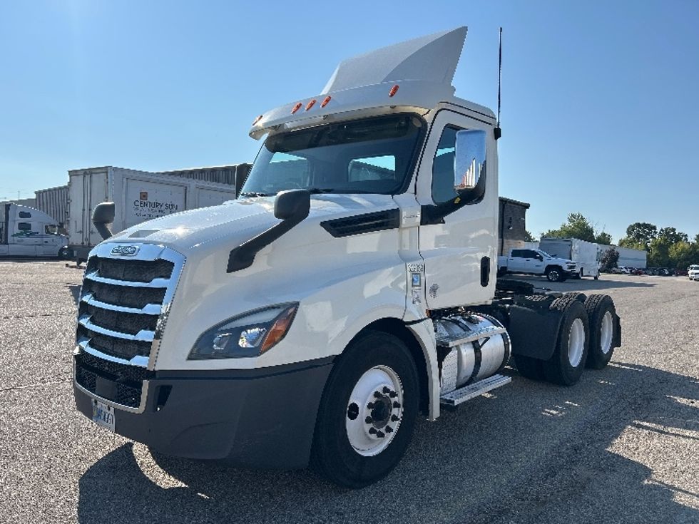 Day Cab Tractor-Heavy Duty Tractors-Freightliner-2019-T12664ST-Holland-MI-519,885\n\t\tmiles-$ 37,000 - Image 3