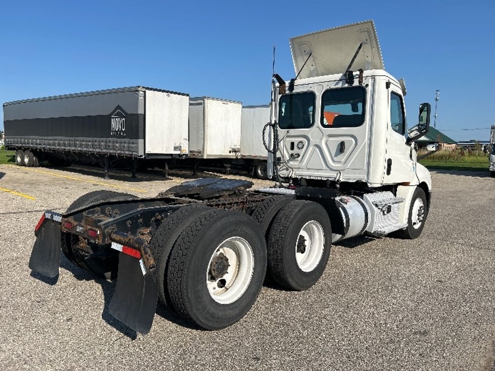 Day Cab Tractor-Heavy Duty Tractors-Freightliner-2019-T12664ST-Holland-MI-519,885\n\t\tmiles-$ 37,000 - Image 7