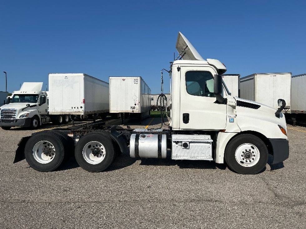 Day Cab Tractor-Heavy Duty Tractors-Freightliner-2019-T12664ST-Holland-MI-519,885\n\t\tmiles-$ 37,000 - Image 8