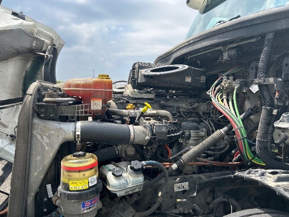 Day Cab Tractor-Heavy Duty Tractors-Freightliner-2019-T12664ST-Holland-MI-565,852\n\t\tmiles-$ 33,250 - Image 16