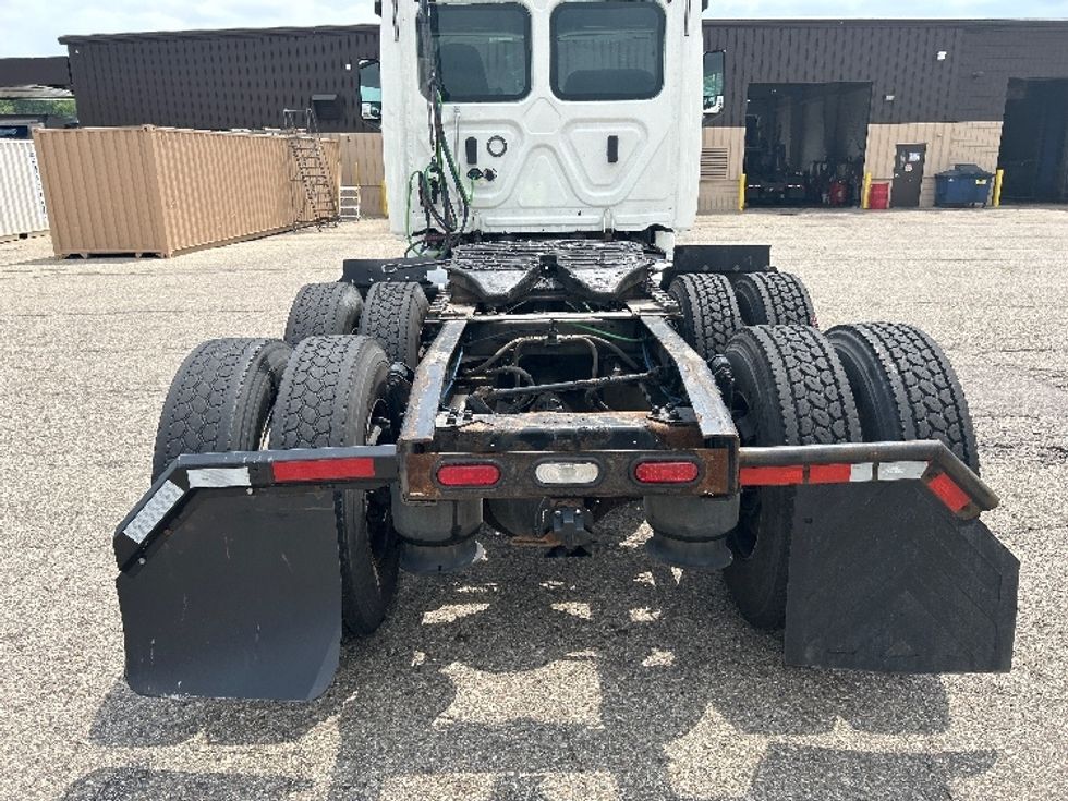 Day Cab Tractor-Heavy Duty Tractors-Freightliner-2019-T12664ST-Holland-MI-565,852\n\t\tmiles-$ 33,250 - Image 6