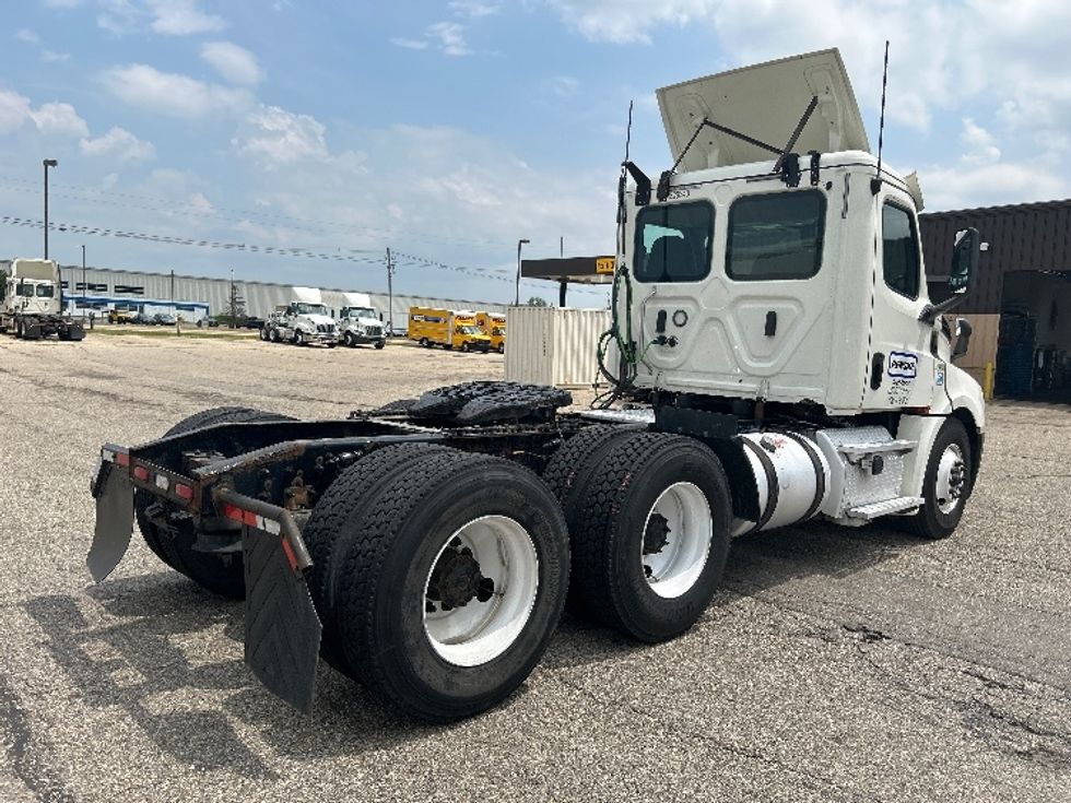 Day Cab Tractor-Heavy Duty Tractors-Freightliner-2019-T12664ST-Holland-MI-565,852\n\t\tmiles-$ 33,250 - Image 7