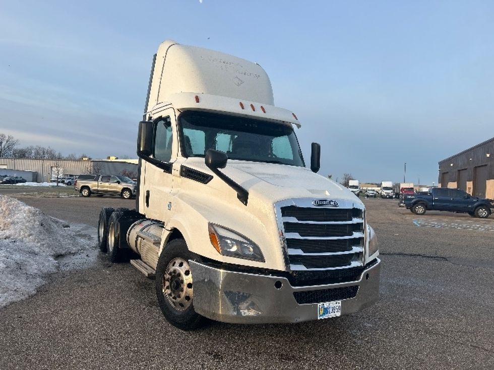 Day Cab Tractor-Heavy Duty Tractors-Freightliner-2019-T12664ST-Holland-MI-567,096\n\t\tmiles-$ 33,500 - Image 1