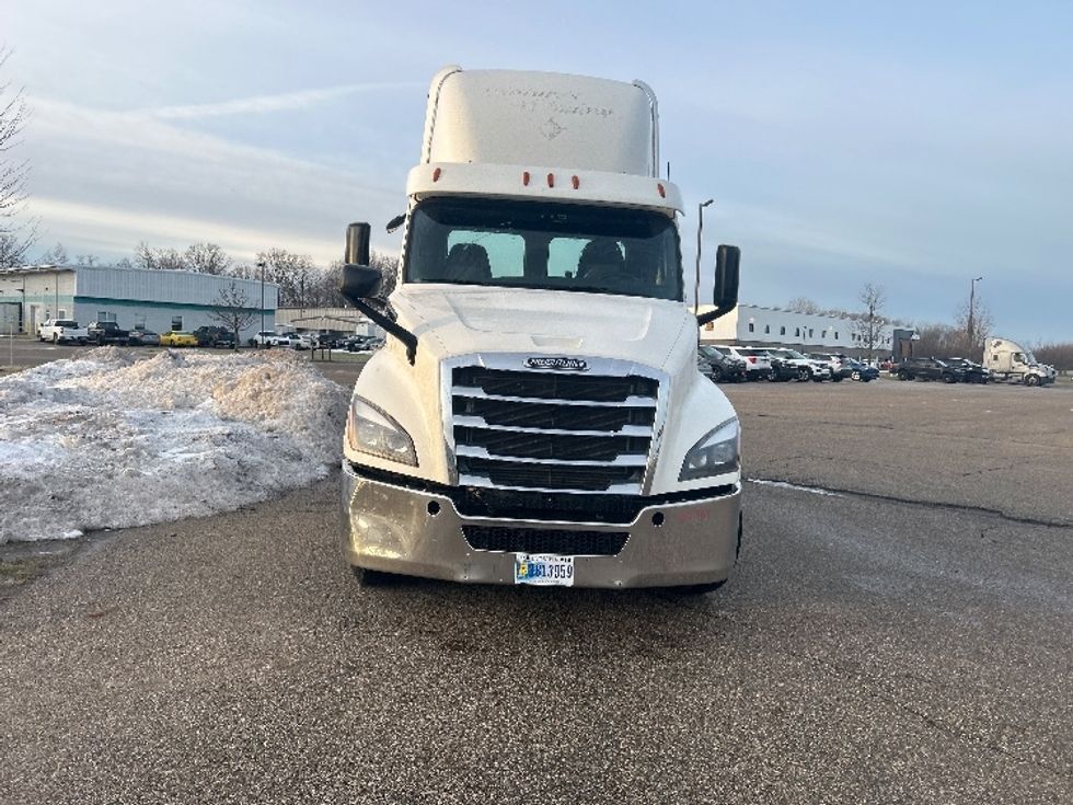 Day Cab Tractor-Heavy Duty Tractors-Freightliner-2019-T12664ST-Holland-MI-567,096\n\t\tmiles-$ 33,500 - Image 2