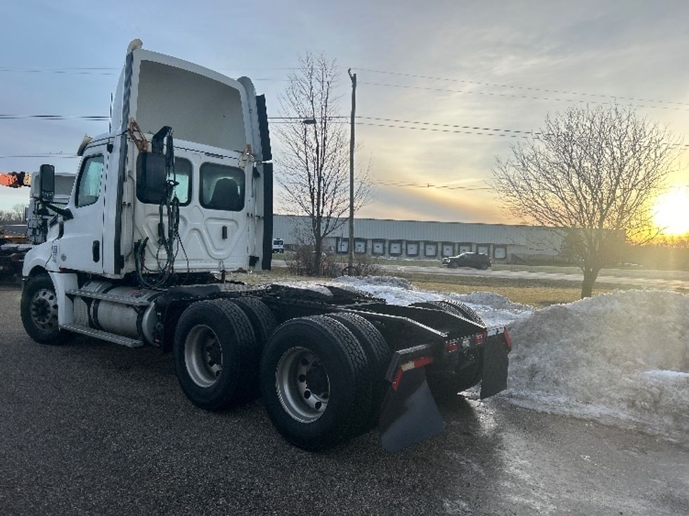 Day Cab Tractor-Heavy Duty Tractors-Freightliner-2019-T12664ST-Holland-MI-567,096\n\t\tmiles-$ 33,500 - Image 5
