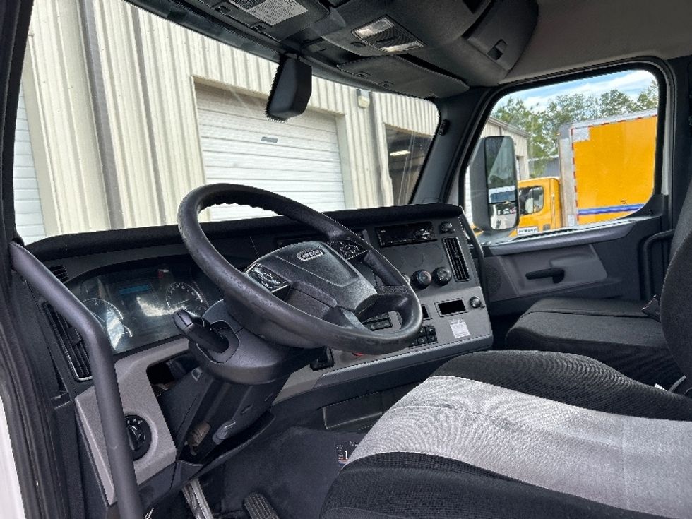Day Cab Tractor-Heavy Duty Tractors-Freightliner-2019-T12664ST-Homewood-AL-480,349\n\t\tmiles-$ 40,750 - Image 10