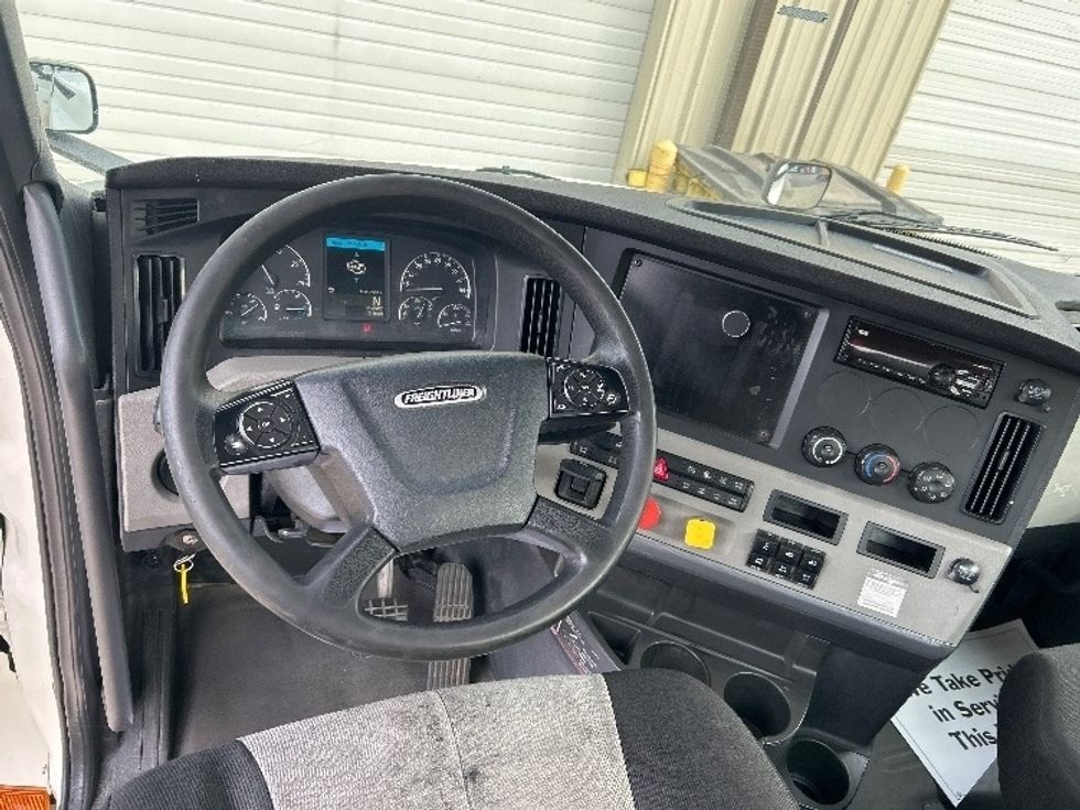 Day Cab Tractor-Heavy Duty Tractors-Freightliner-2019-T12664ST-Homewood-AL-480,349\n\t\tmiles-$ 40,750 - Image 11