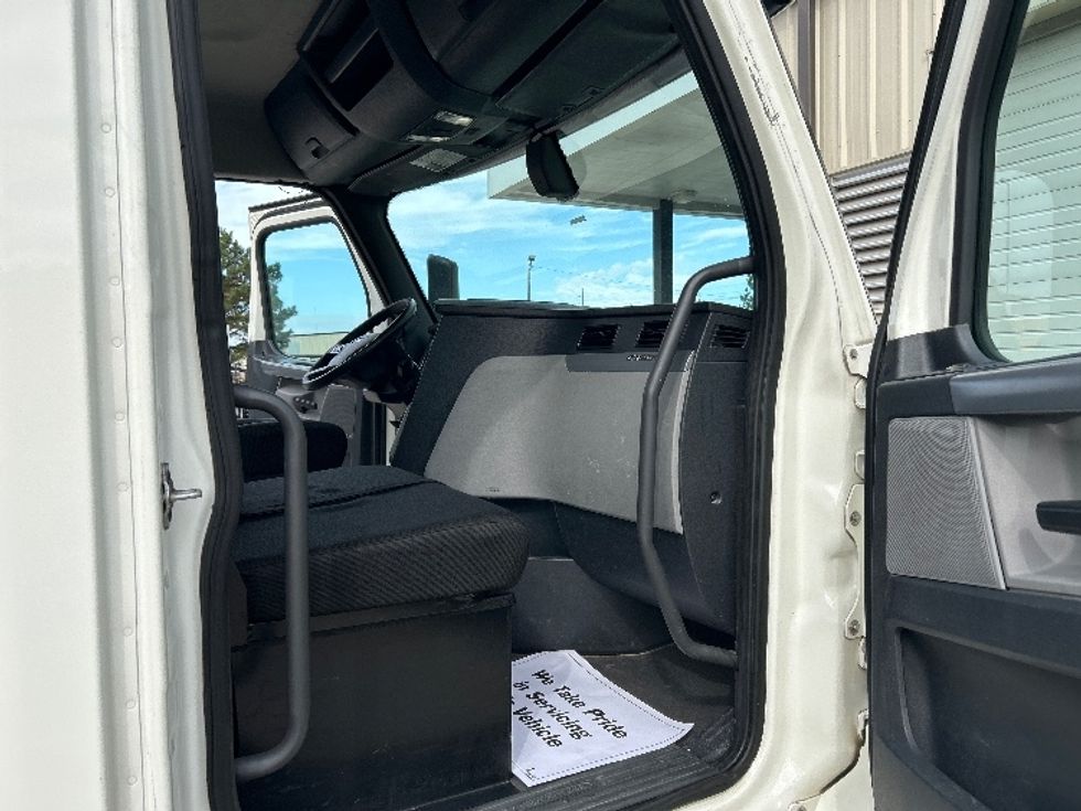 Day Cab Tractor-Heavy Duty Tractors-Freightliner-2019-T12664ST-Homewood-AL-480,349\n\t\tmiles-$ 40,750 - Image 12