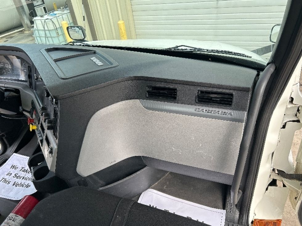 Day Cab Tractor-Heavy Duty Tractors-Freightliner-2019-T12664ST-Homewood-AL-480,349\n\t\tmiles-$ 40,750 - Image 13