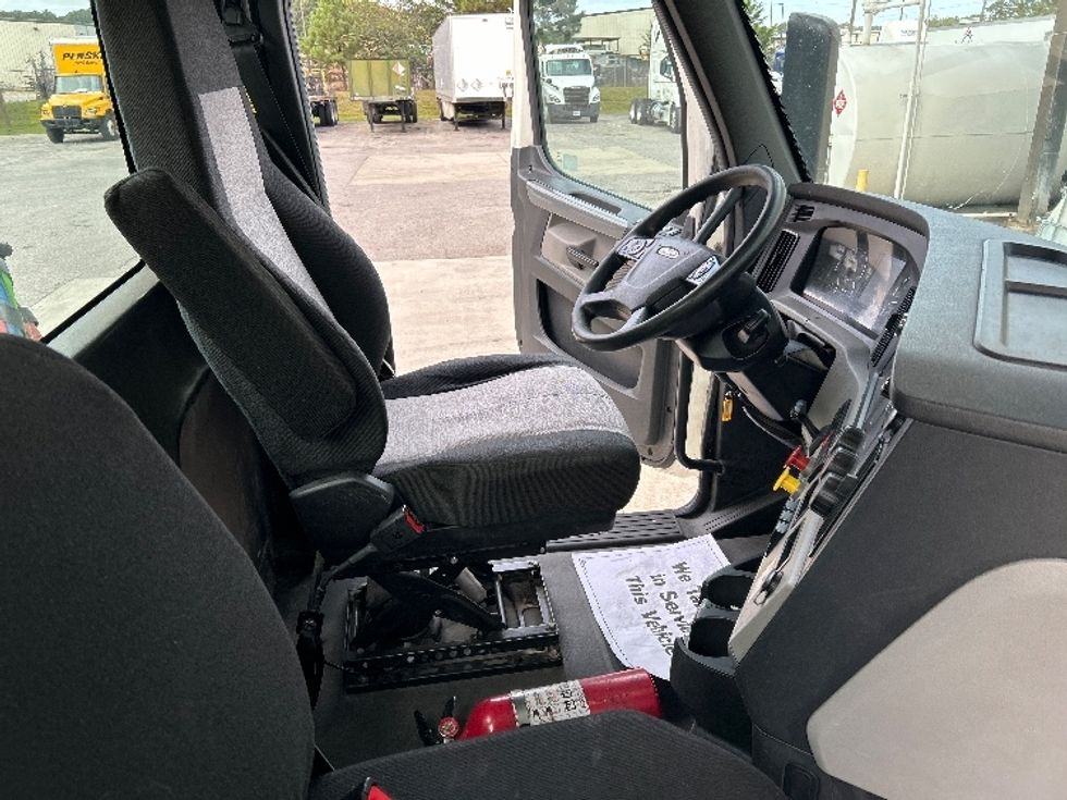 Day Cab Tractor-Heavy Duty Tractors-Freightliner-2019-T12664ST-Homewood-AL-480,349\n\t\tmiles-$ 40,750 - Image 14