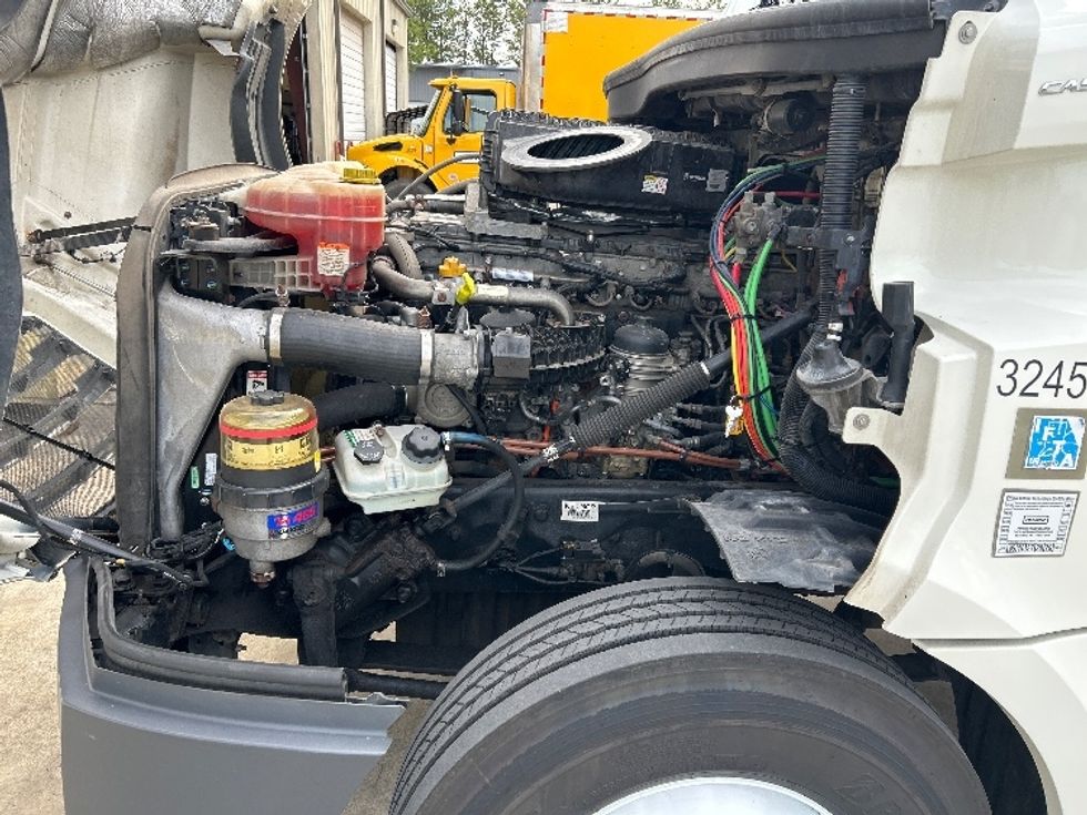 Day Cab Tractor-Heavy Duty Tractors-Freightliner-2019-T12664ST-Homewood-AL-480,349\n\t\tmiles-$ 40,750 - Image 16