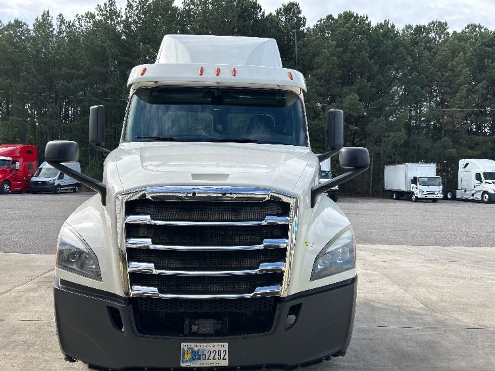 Day Cab Tractor-Heavy Duty Tractors-Freightliner-2019-T12664ST-Homewood-AL-480,349\n\t\tmiles-$ 40,750 - Image 2