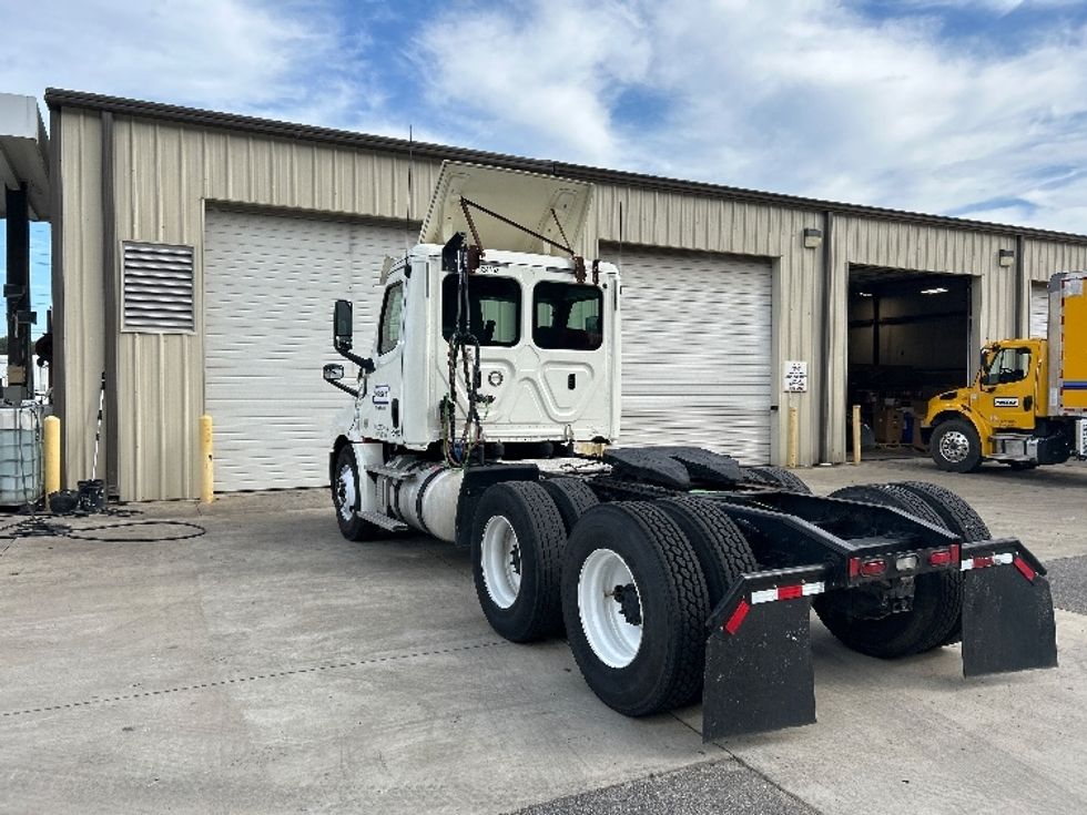 Day Cab Tractor-Heavy Duty Tractors-Freightliner-2019-T12664ST-Homewood-AL-480,349\n\t\tmiles-$ 40,750 - Image 5
