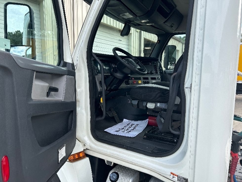 Day Cab Tractor-Heavy Duty Tractors-Freightliner-2019-T12664ST-Homewood-AL-480,349\n\t\tmiles-$ 40,750 - Image 9