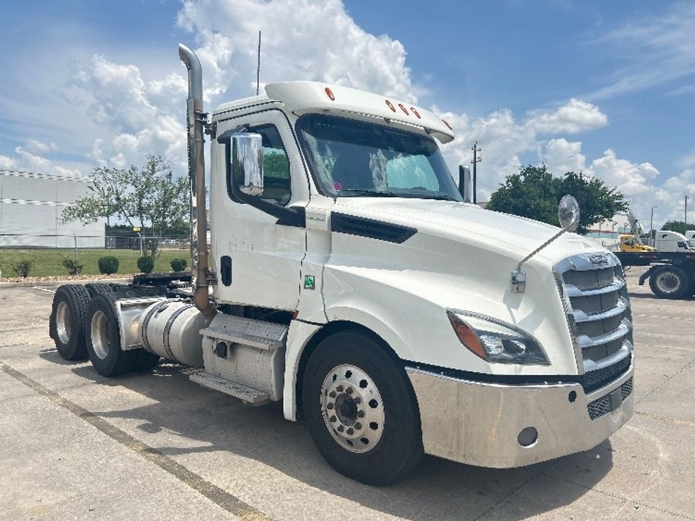 Day Cab Tractor-Heavy Duty Tractors-Freightliner-2019-T12664ST-Houston-TX-152,997\n\t\tmiles-$ 60,000 - Image 1