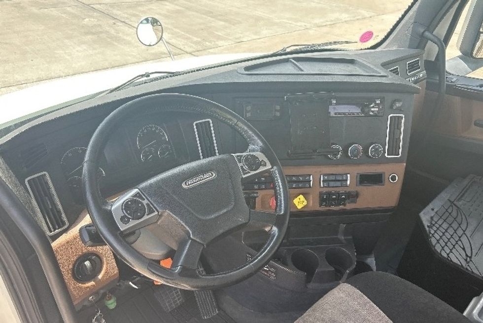 Day Cab Tractor-Heavy Duty Tractors-Freightliner-2019-T12664ST-Houston-TX-152,997\n\t\tmiles-$ 60,000 - Image 10