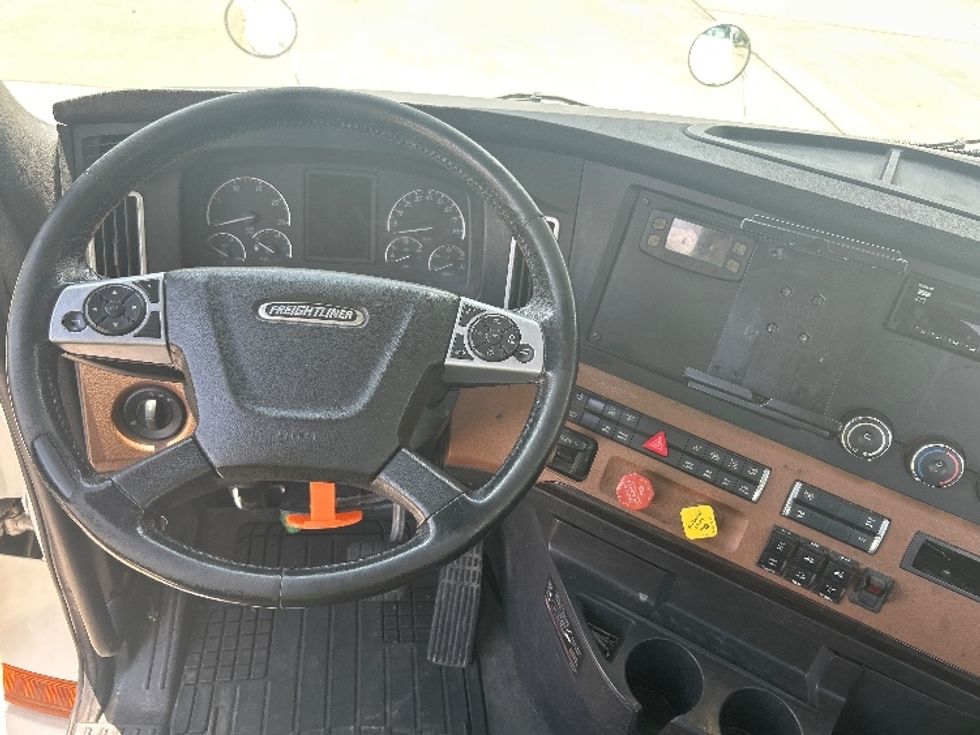 Day Cab Tractor-Heavy Duty Tractors-Freightliner-2019-T12664ST-Houston-TX-152,997\n\t\tmiles-$ 60,000 - Image 11