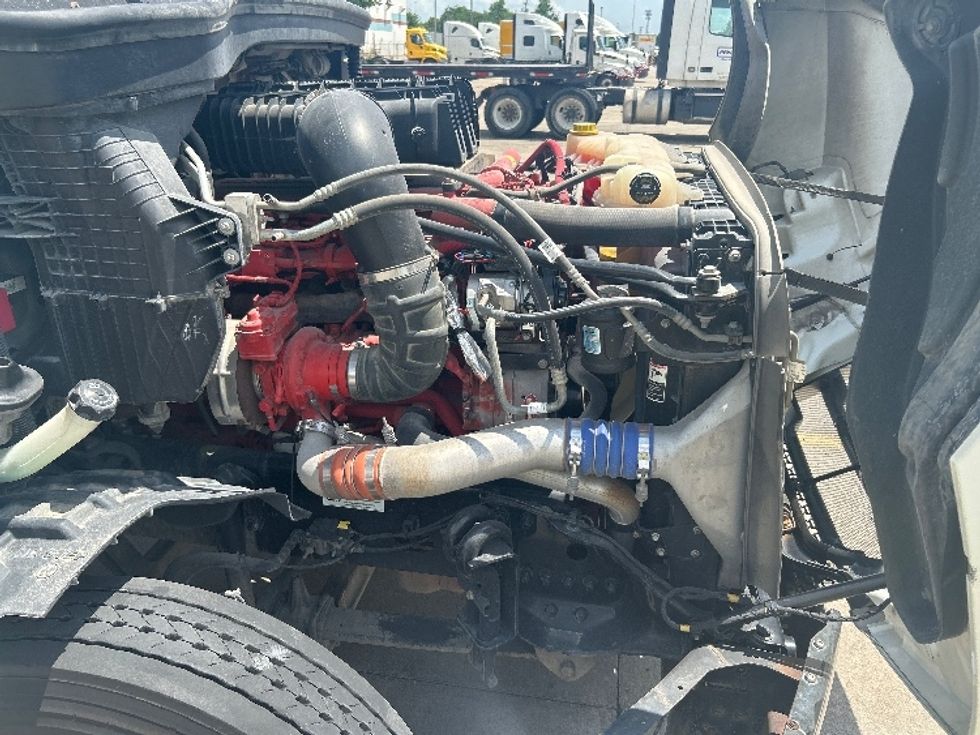 Day Cab Tractor-Heavy Duty Tractors-Freightliner-2019-T12664ST-Houston-TX-152,997\n\t\tmiles-$ 60,000 - Image 15