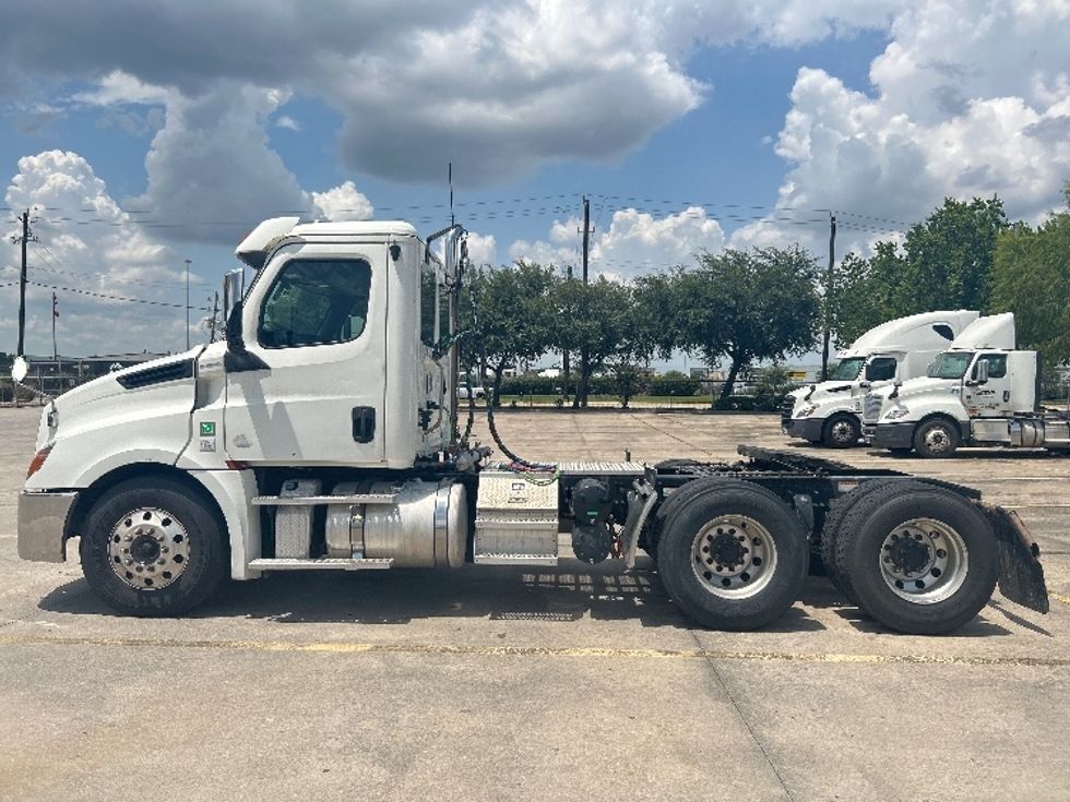 Day Cab Tractor-Heavy Duty Tractors-Freightliner-2019-T12664ST-Houston-TX-152,997\n\t\tmiles-$ 60,000 - Image 4