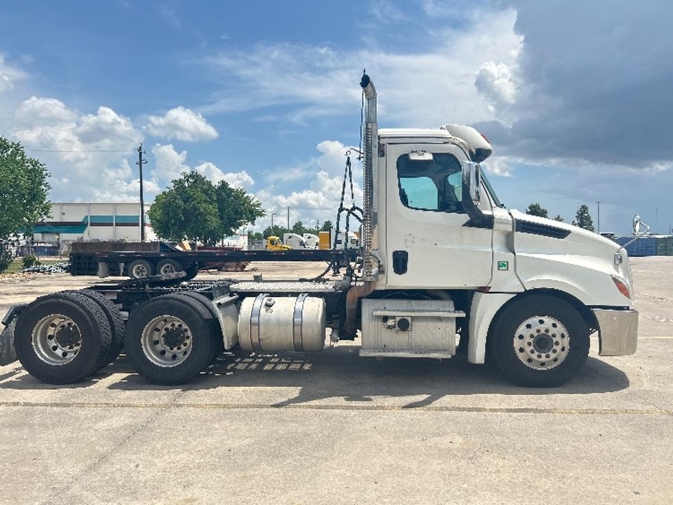 Day Cab Tractor-Heavy Duty Tractors-Freightliner-2019-T12664ST-Houston-TX-152,997\n\t\tmiles-$ 60,000 - Image 8