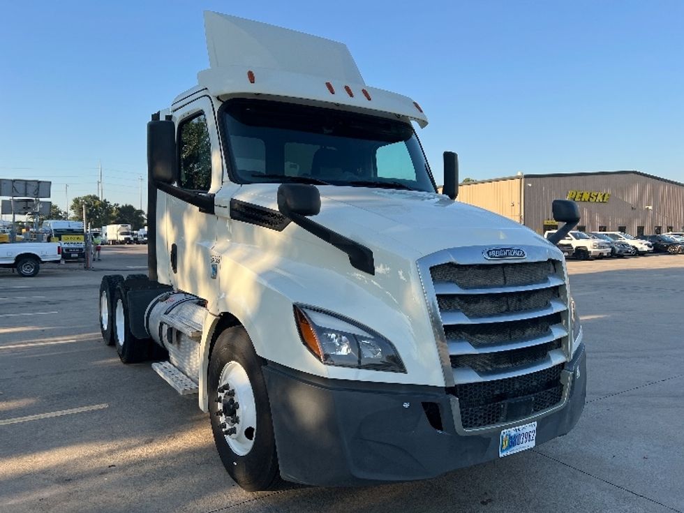 Day Cab Tractor-Heavy Duty Tractors-Freightliner-2019-T12664ST-Houston-TX-179,224\n\t\tmiles-$ 59,750 - Image 1