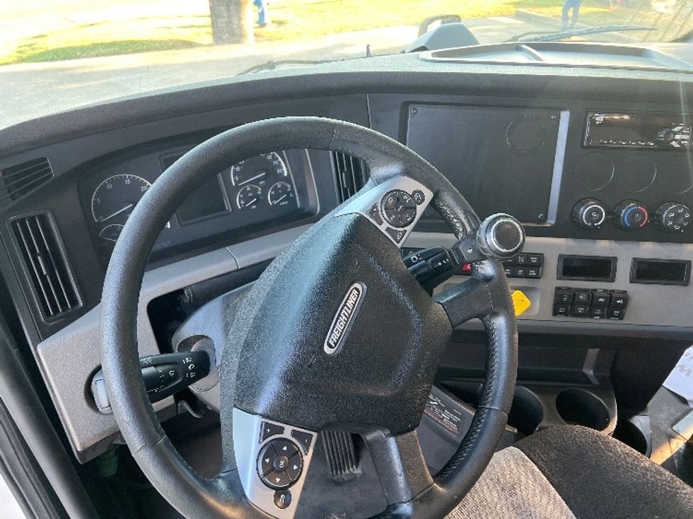 Day Cab Tractor-Heavy Duty Tractors-Freightliner-2019-T12664ST-Houston-TX-179,224\n\t\tmiles-$ 59,750 - Image 10