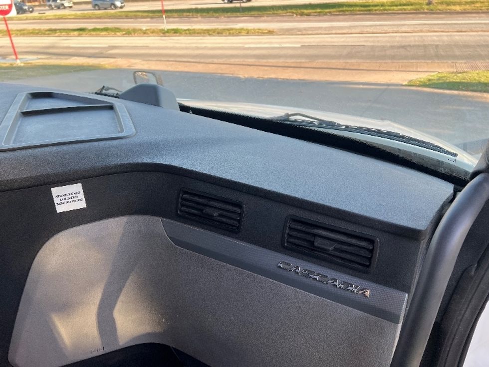 Day Cab Tractor-Heavy Duty Tractors-Freightliner-2019-T12664ST-Houston-TX-179,224\n\t\tmiles-$ 59,750 - Image 12