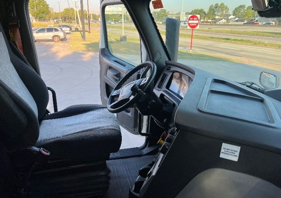 Day Cab Tractor-Heavy Duty Tractors-Freightliner-2019-T12664ST-Houston-TX-179,224\n\t\tmiles-$ 59,750 - Image 13