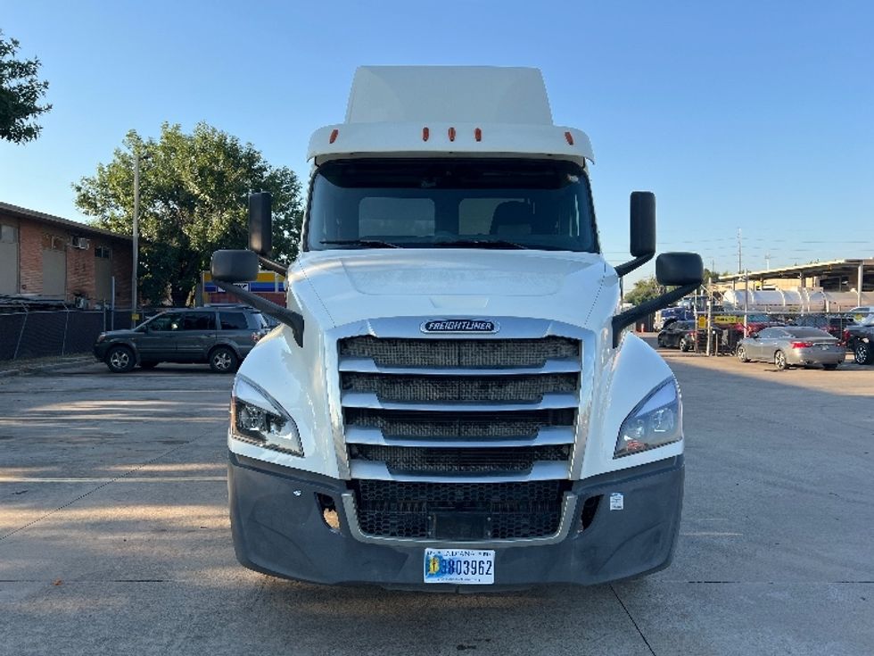 2019 Freightliner Cascadia 126" Day cab photo 2