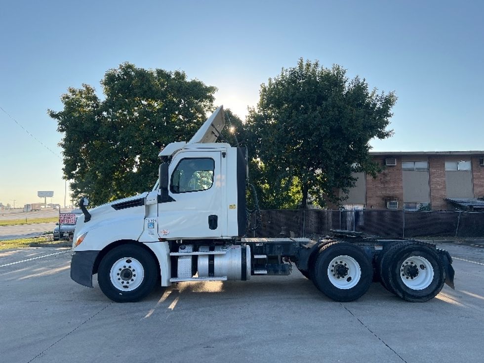 2019 Freightliner Cascadia 126" Day cab photo 4