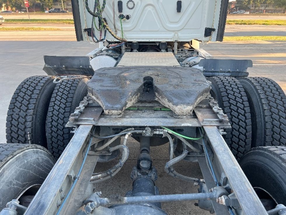 Day Cab Tractor-Heavy Duty Tractors-Freightliner-2019-T12664ST-Houston-TX-179,224\n\t\tmiles-$ 59,750 - Image 6