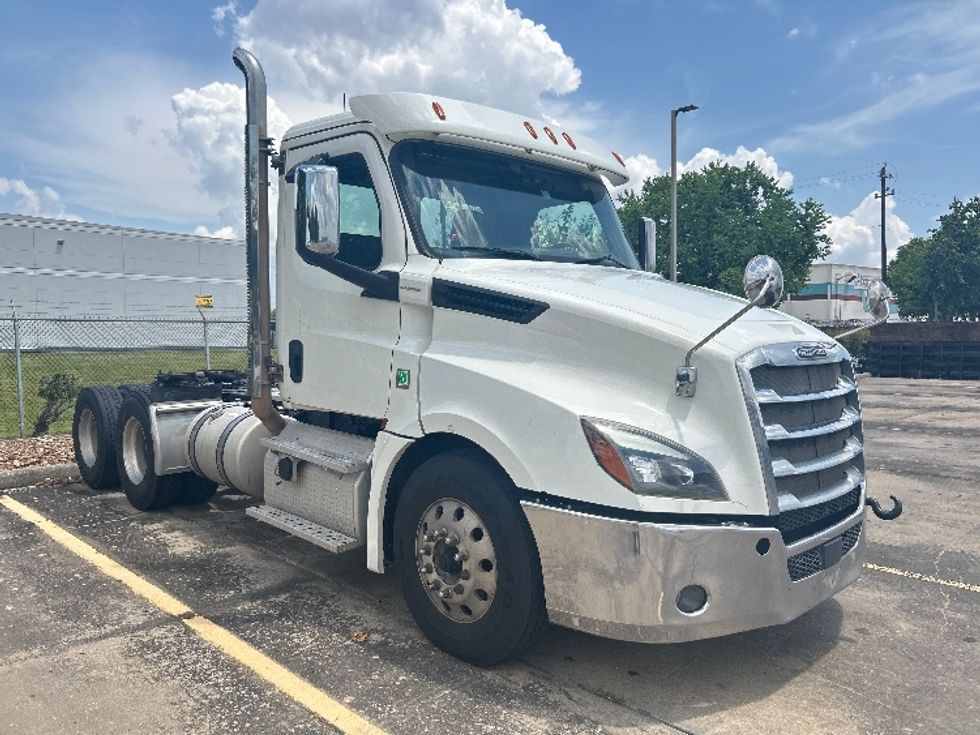 Day Cab Tractor-Heavy Duty Tractors-Freightliner-2019-T12664ST-Houston-TX-219,871\n\t\tmiles-$ 56,500 - Image 1