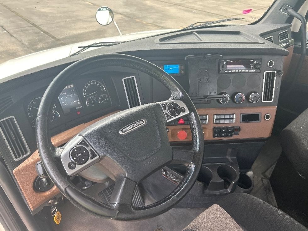 Day Cab Tractor-Heavy Duty Tractors-Freightliner-2019-T12664ST-Houston-TX-219,871\n\t\tmiles-$ 56,500 - Image 10