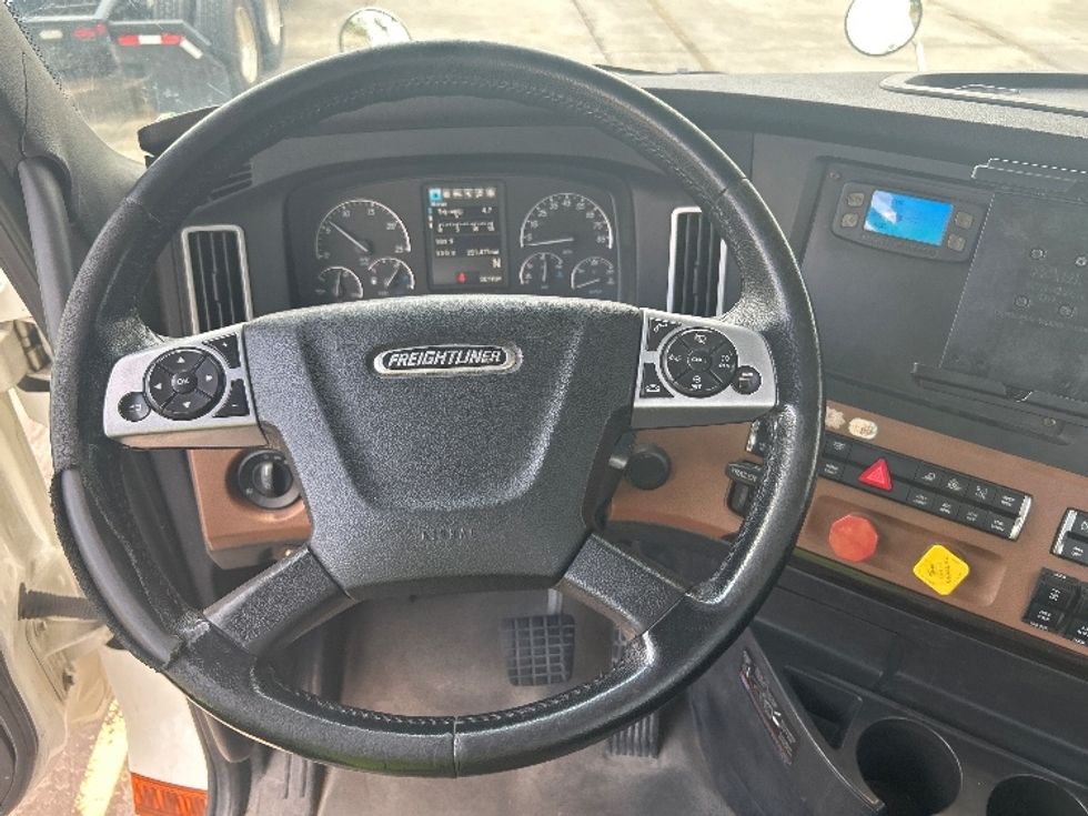Day Cab Tractor-Heavy Duty Tractors-Freightliner-2019-T12664ST-Houston-TX-219,871\n\t\tmiles-$ 56,500 - Image 11