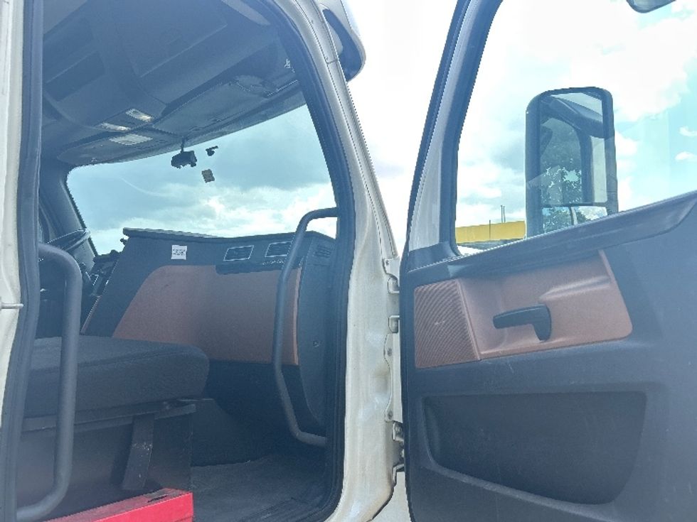 Day Cab Tractor-Heavy Duty Tractors-Freightliner-2019-T12664ST-Houston-TX-219,871\n\t\tmiles-$ 56,500 - Image 12