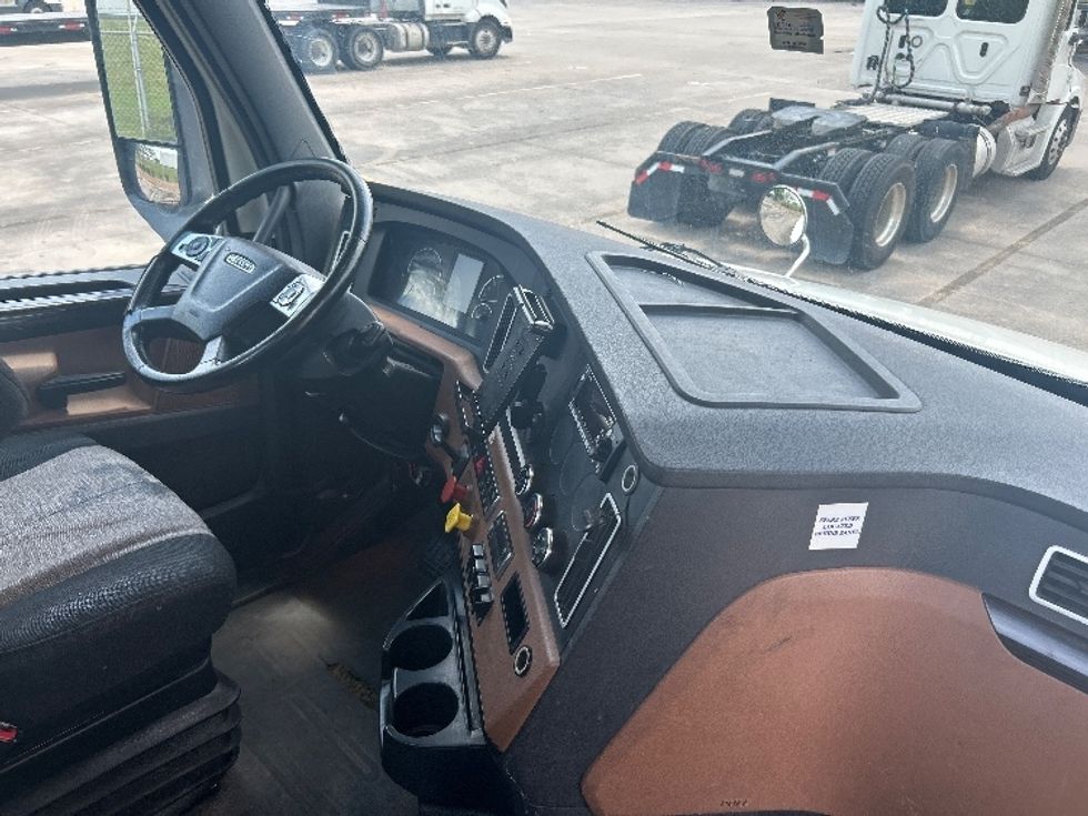Day Cab Tractor-Heavy Duty Tractors-Freightliner-2019-T12664ST-Houston-TX-219,871\n\t\tmiles-$ 56,500 - Image 14